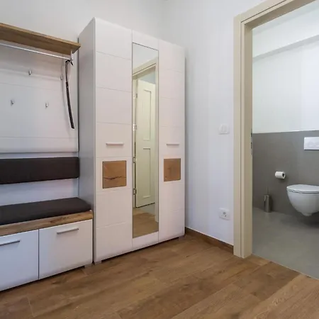 Tolles In Deklici Mit Privatem Pool * Kaštelir