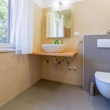 Tolles In Deklici Mit Privatem Pool Kastelir