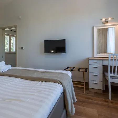 Holiday home Tolles In Deklici Mit Privatem Pool Kastelir