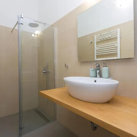 Tolles In Deklici Mit Privatem Pool Kastelir