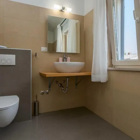 Tolles In Deklici Mit Privatem Pool