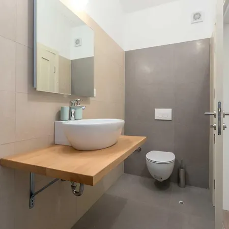Holiday home Tolles In Deklici Mit Privatem Pool Kastelir