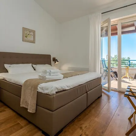 Tolles In Deklici Mit Privatem Pool Holiday home