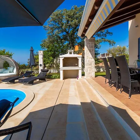 Tolles In Deklici Mit Privatem Pool Holiday home *