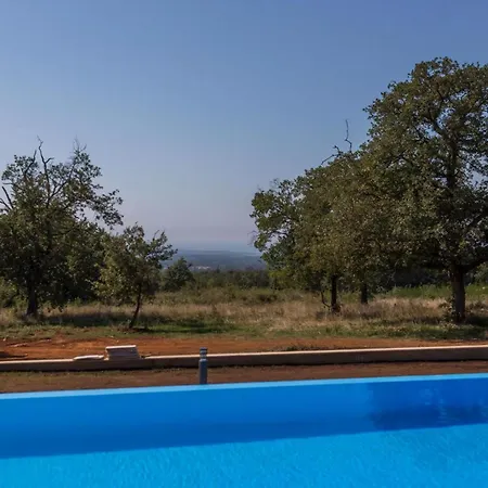 Tolles In Deklici Mit Privatem Pool Kastelir