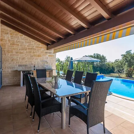 Tolles In Deklici Mit Privatem Pool Holiday home