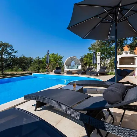 Holiday home Tolles In Deklici Mit Privatem Pool