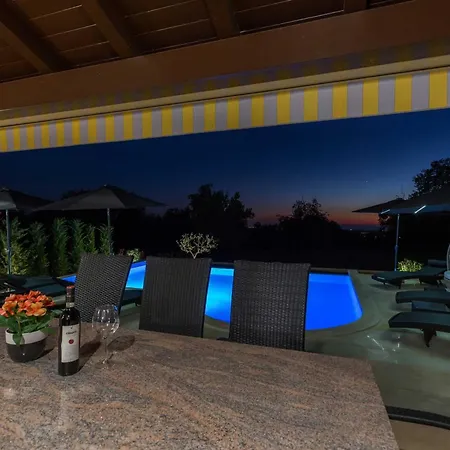 Tolles In Deklici Mit Privatem Pool Holiday home *