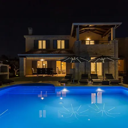 Holiday home Tolles In Deklici Mit Privatem Pool *