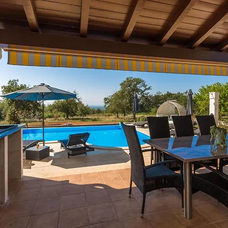 Tolles In Deklici Mit Privatem Pool Holiday home