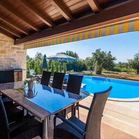 Tolles In Deklici Mit Privatem Pool Holiday home *